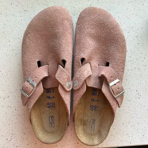 BOSTON pink clay suede BIRKENSTOCK Worn a few times! In decent shape still!